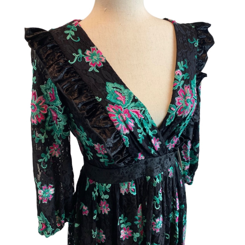 Women’s Everleigh Floral Black Lace Sample Dress (New)